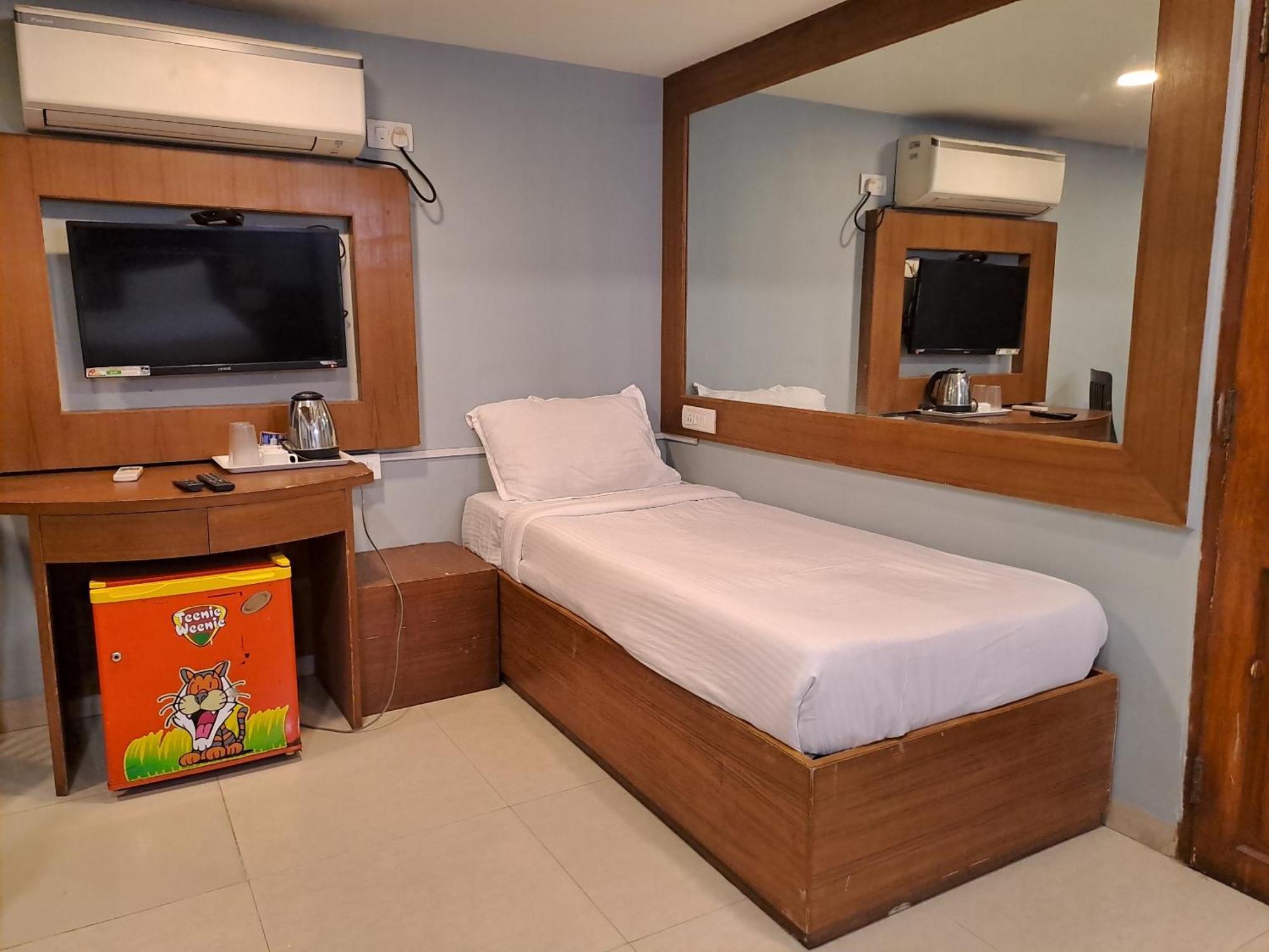 Hotel Cruz Royale 뭄바이 외부 사진