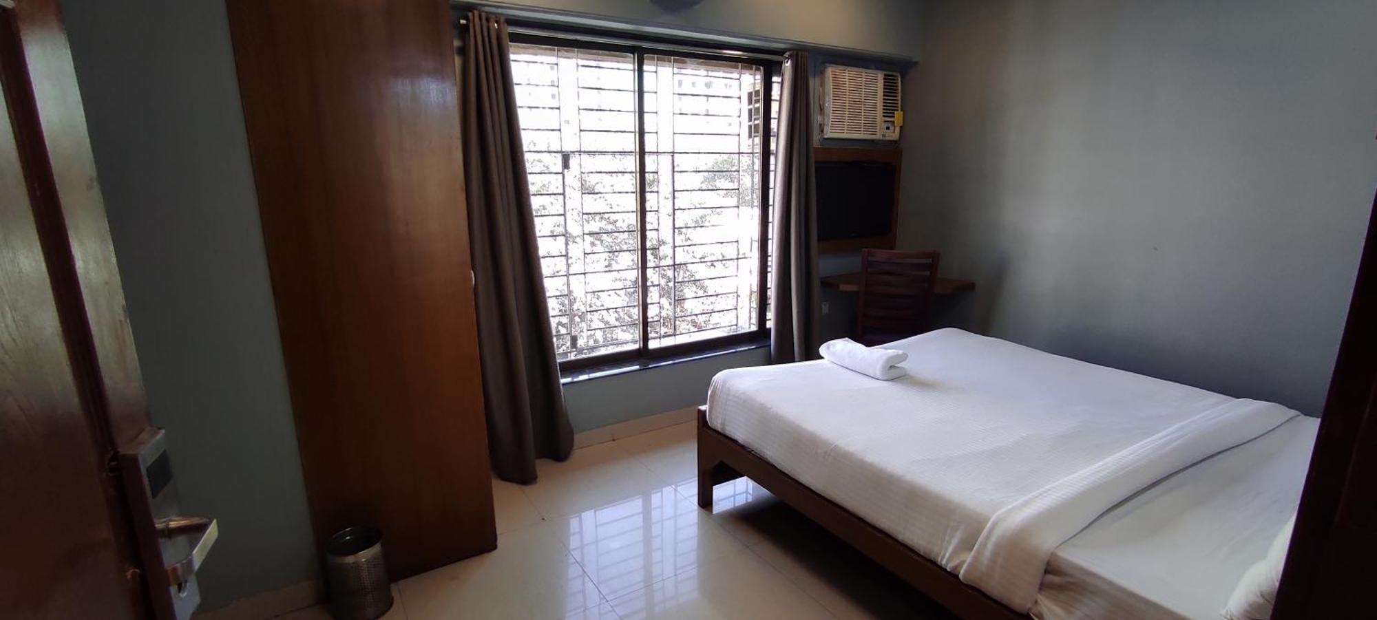 Hotel Cruz Royale 뭄바이 외부 사진