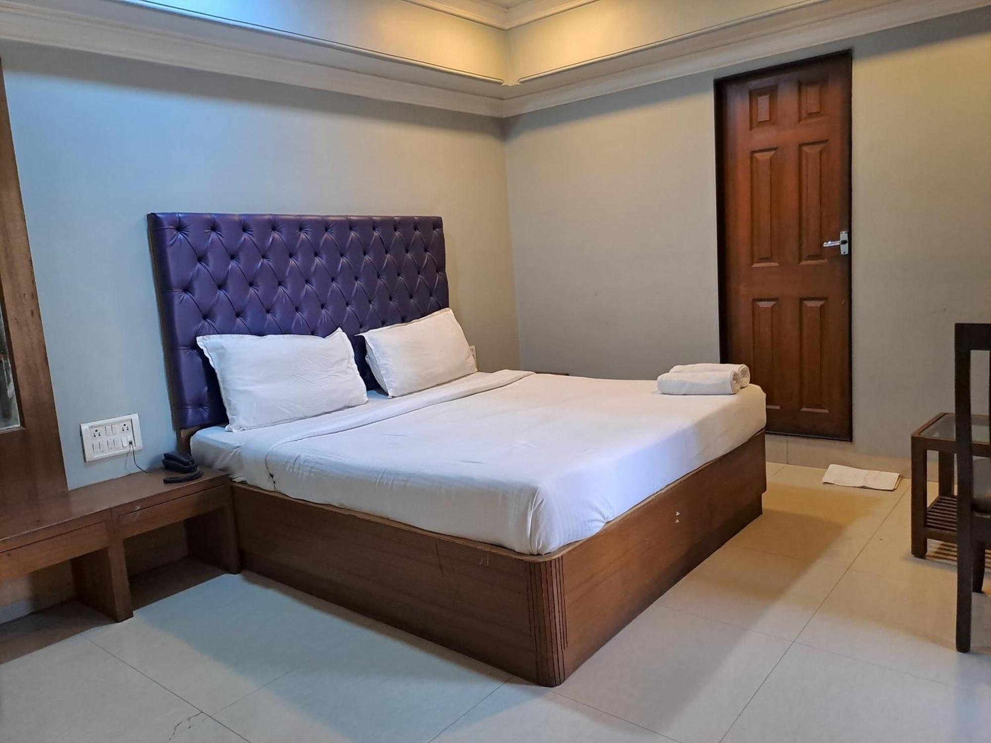Hotel Cruz Royale 뭄바이 외부 사진